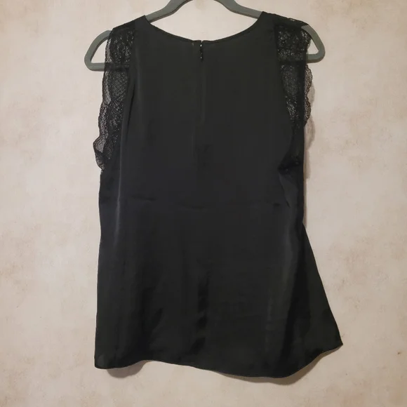 CAbi Veil Top, Size Medium, Fall 2024 Style #4737, Black - Picture 2 of 4